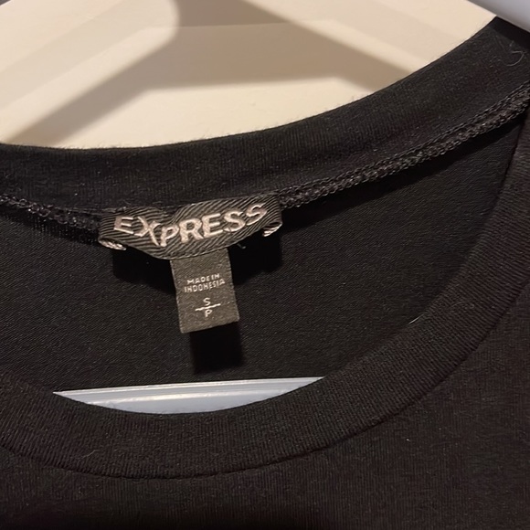 Women’s shirt, express size small - Picture 2 of 6